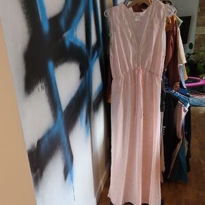 Vintage Soft Pink Lace-Trimmed Loungwear..USA